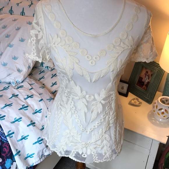 Cream lace top - Picture 3 of 3